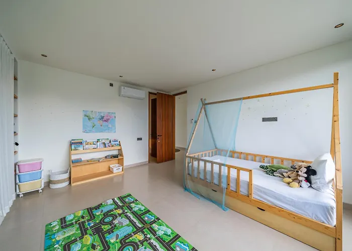 ヴィラ Tara Dharma - Sophisticated 3br Retreat In Tranquil Umalas チャングー